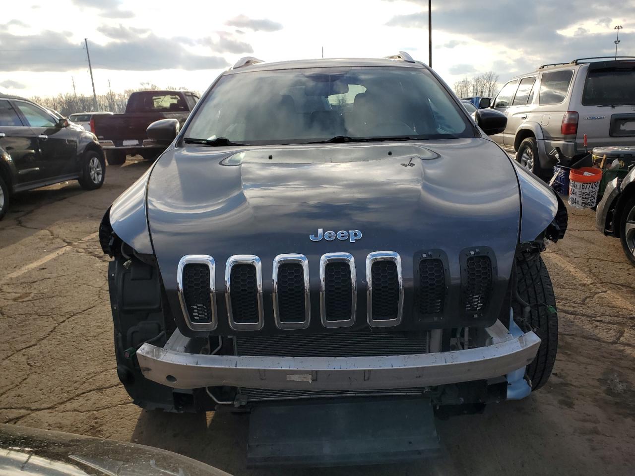 2017 Jeep Cherokee Latitude VIN: 1C4PJMCB2HW591067 Lot: 83093534