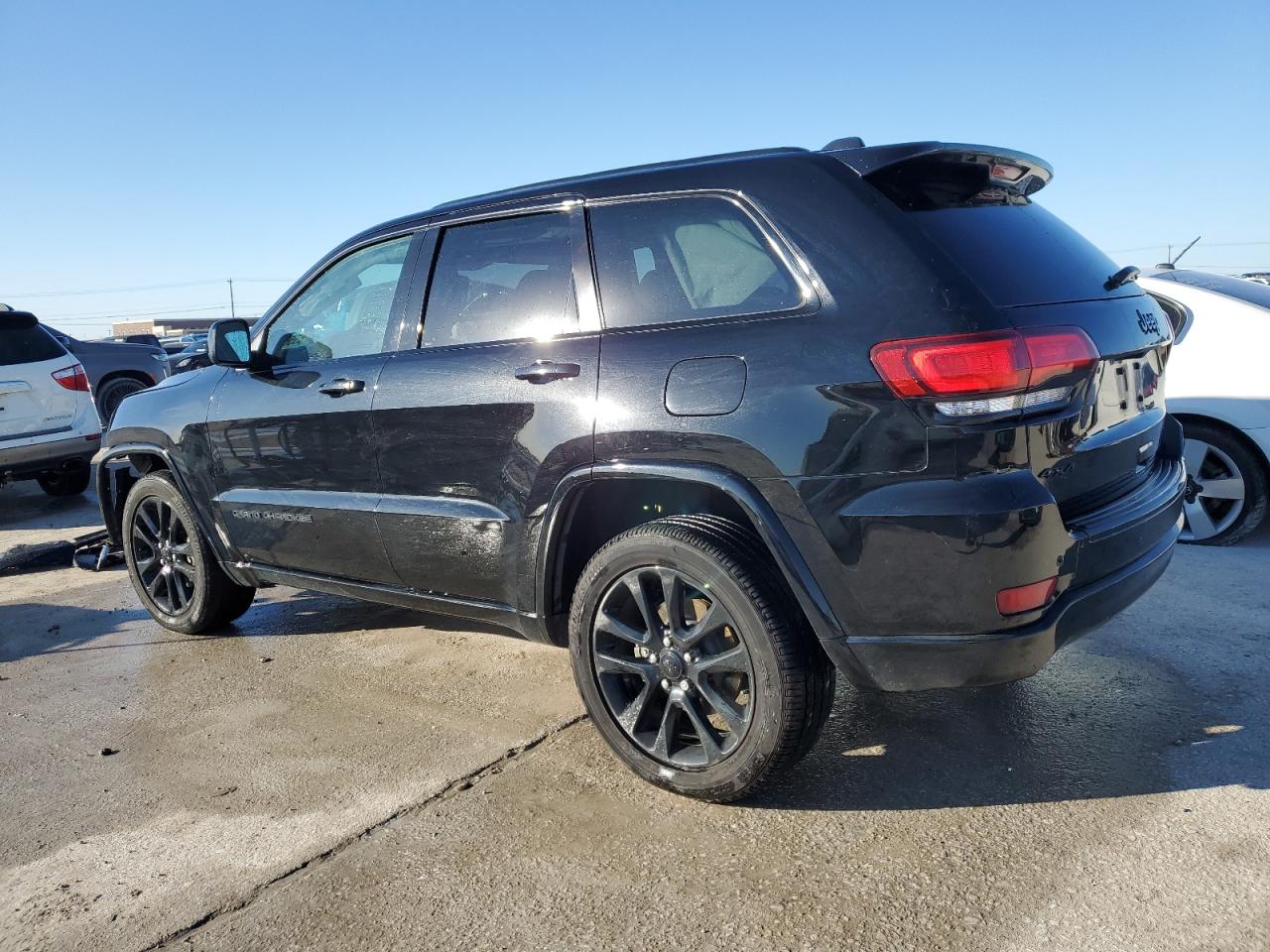 1C4RJFAG4JC234225 2018 Jeep Grand Cherokee Laredo