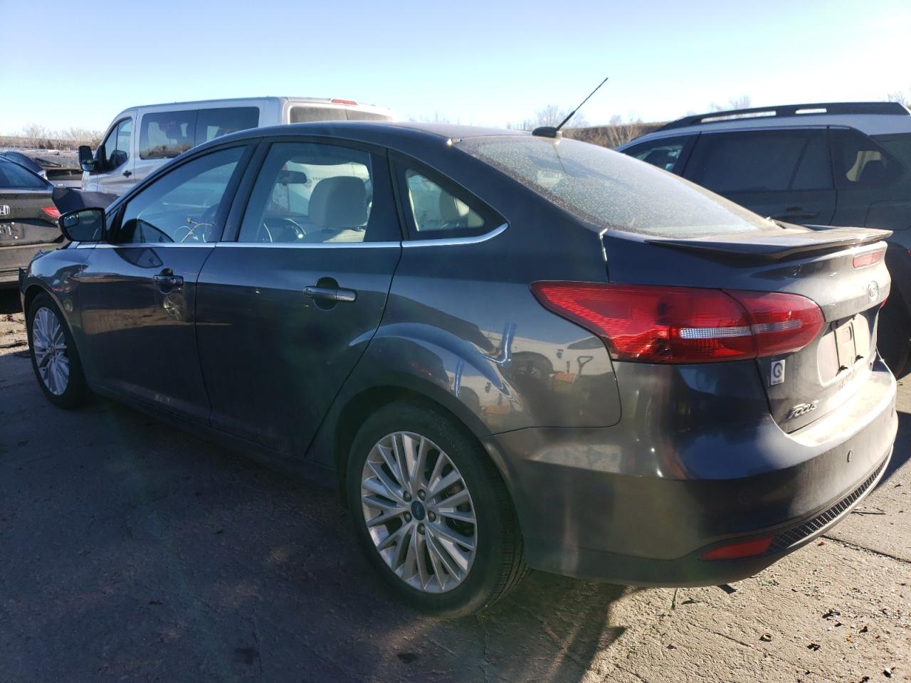 1FADP3J27JL261064 2018 Ford Focus Titanium