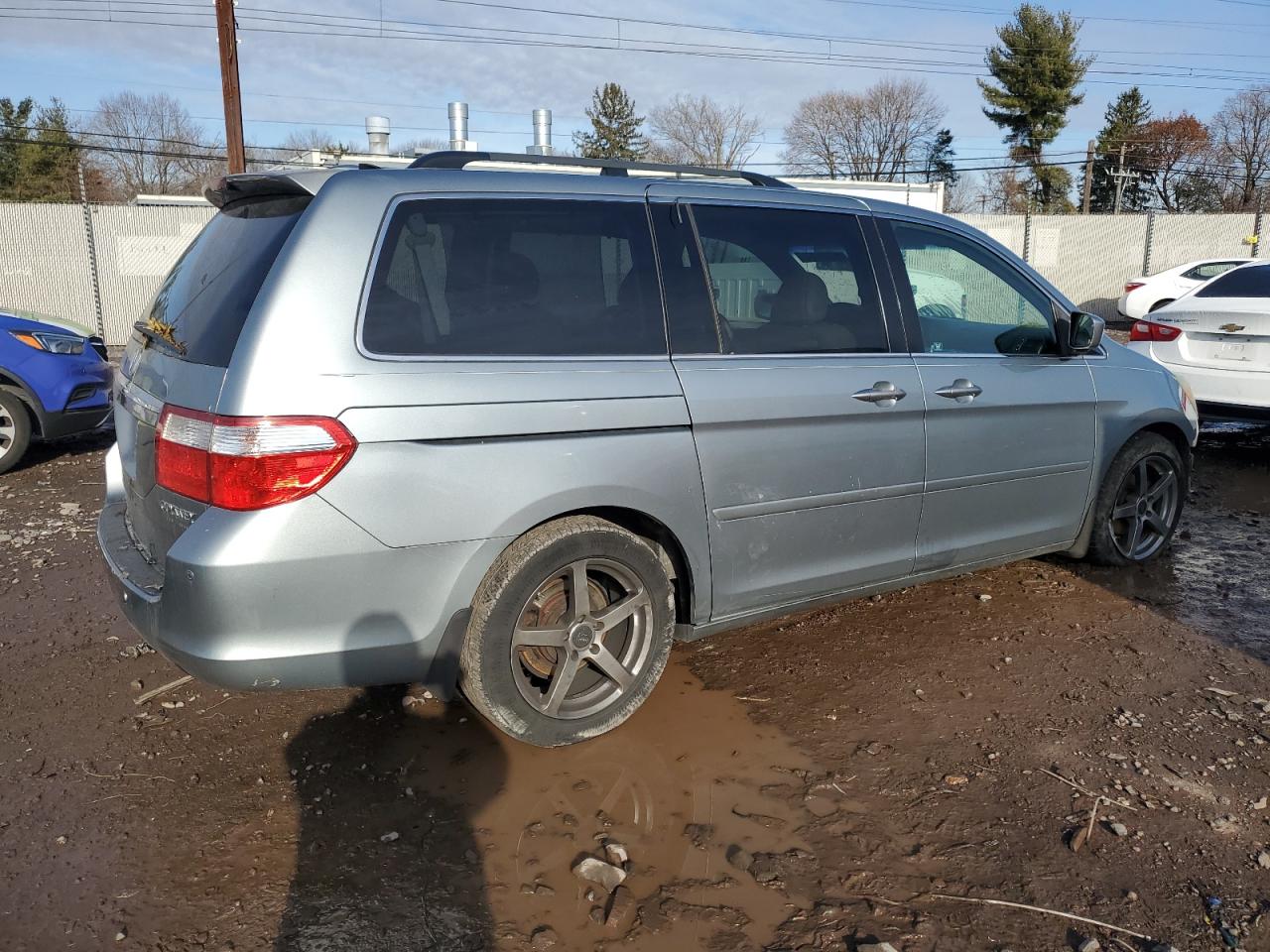 2005 Honda Odyssey Touring VIN: 5FNRL38825B024108 Lot: 85207384