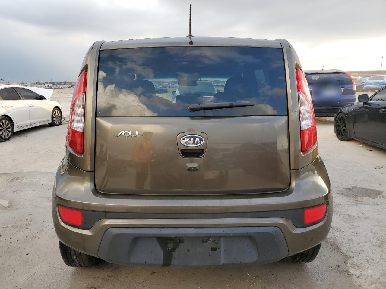 2012 Kia Soul + VIN: KNDJT2A62C7369867 Lot: 85364684