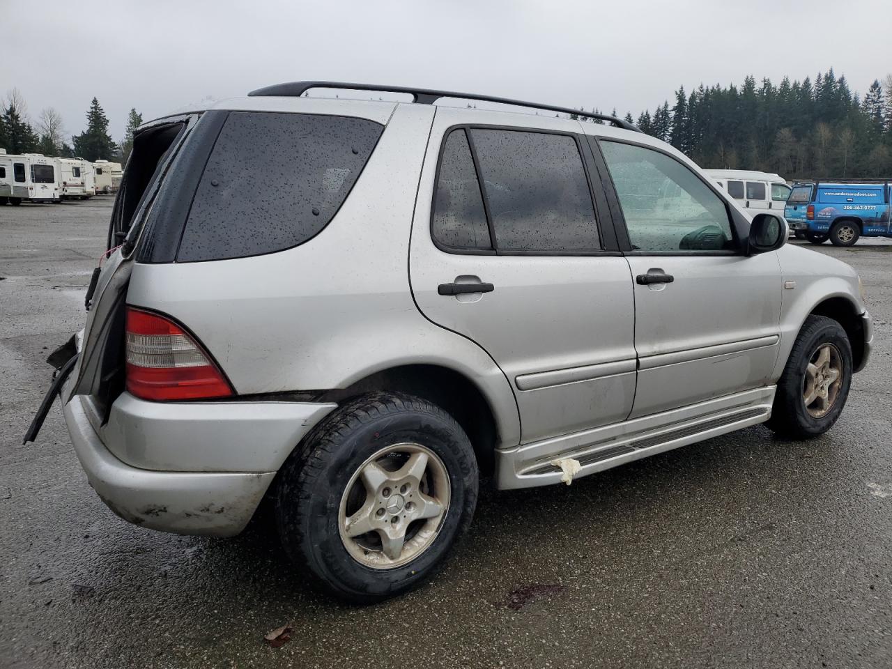 2000 Mercedes-Benz Ml 320 VIN: 4JGAB54E0YA211671 Lot: 84917014