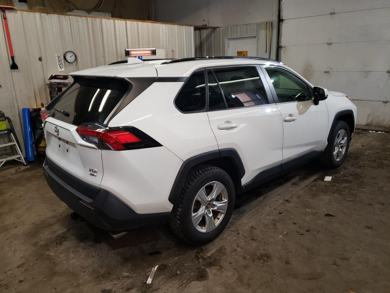 JTMP1RFV5KD507040 2019 Toyota Rav4 Xle