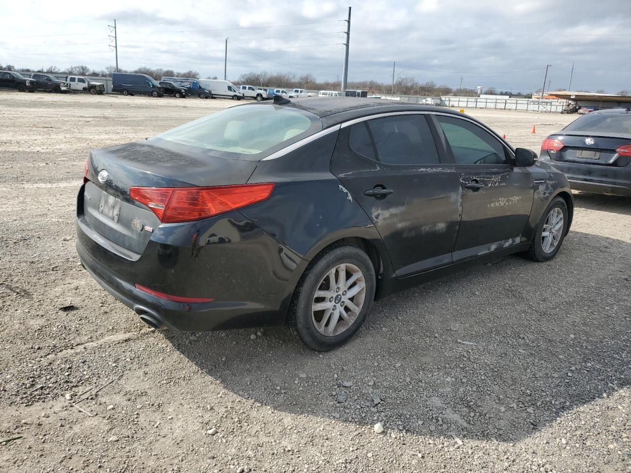 KNAGM4A79B5156613 2011 Kia Optima Lx