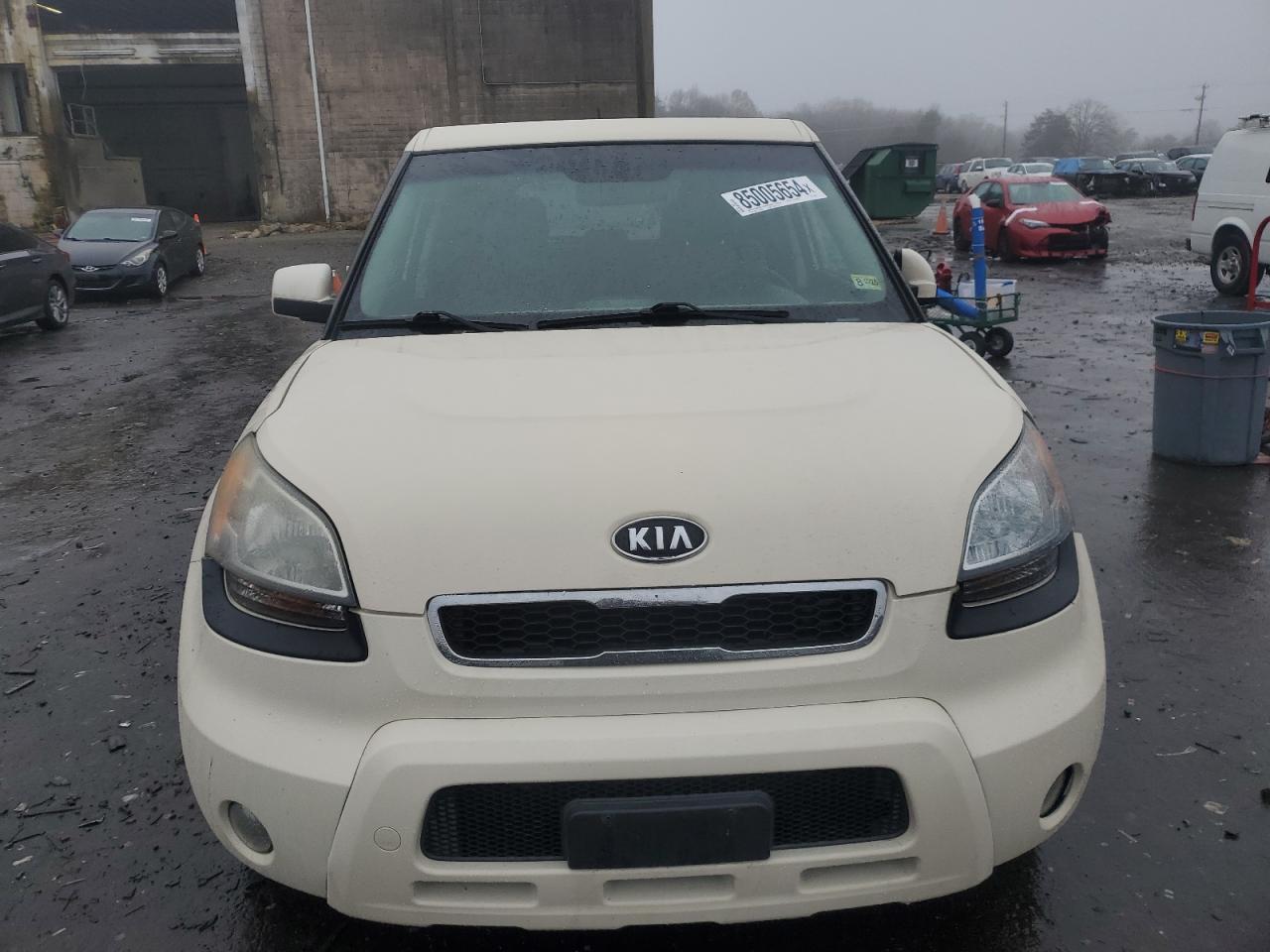 2011 Kia Soul + VIN: KNDJT2A28B7715089 Lot: 85005654