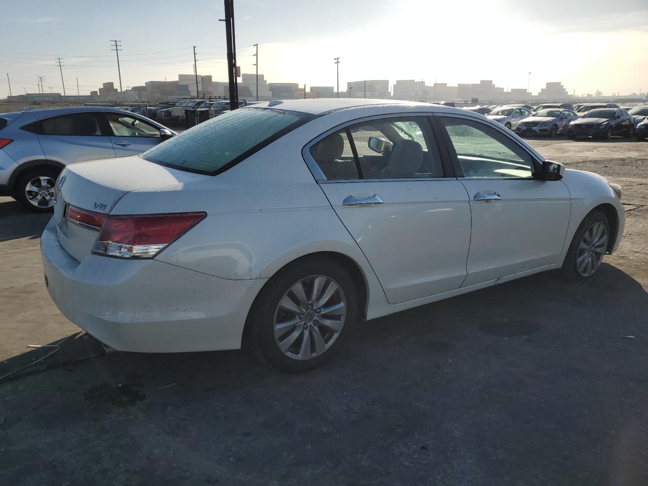 2011 Honda Accord Exl VIN: 1HGCP3F81BA004077 Lot: 85087054