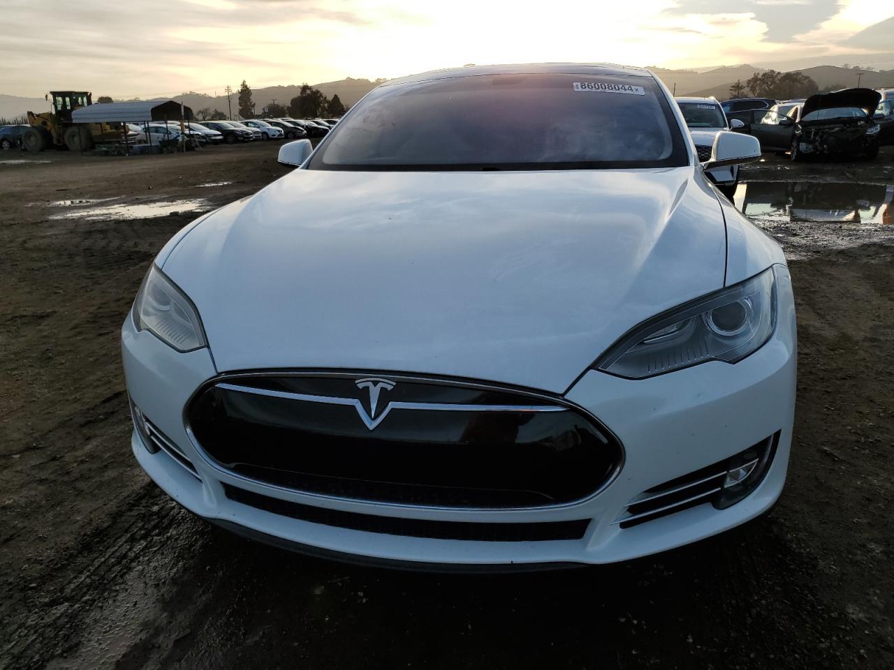 2013 Tesla Model S VIN: 5YJSA1AC3DFP10215 Lot: 86008044