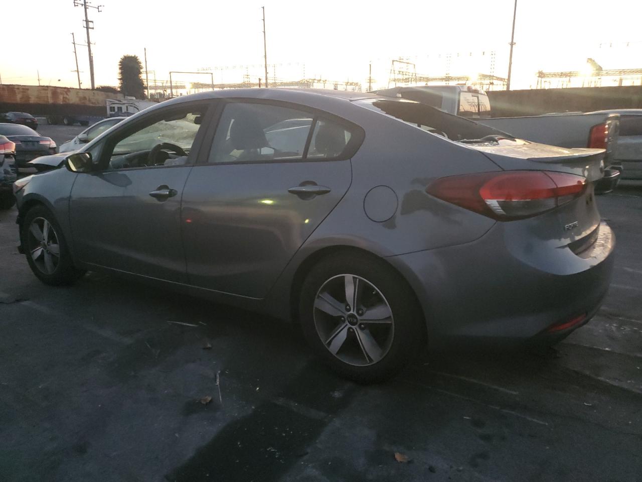 3KPFL4A74JE175591 2018 Kia Forte Lx