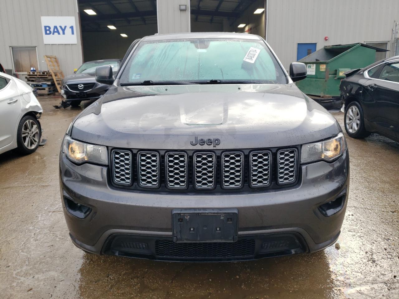 1C4RJFAG1HC760077 2017 Jeep Grand Cherokee Laredo