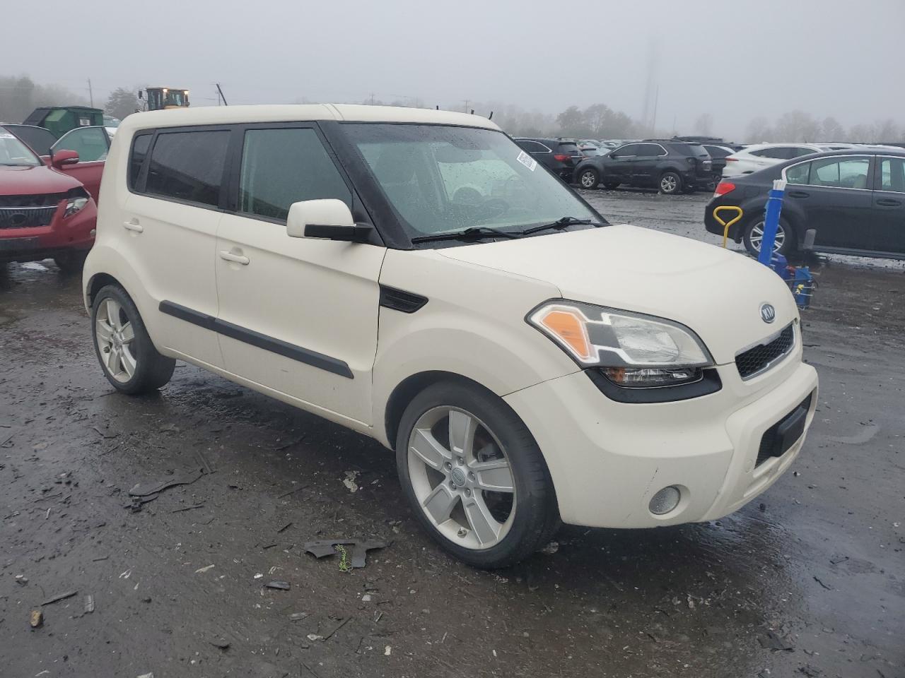 2011 Kia Soul + VIN: KNDJT2A28B7715089 Lot: 85005654