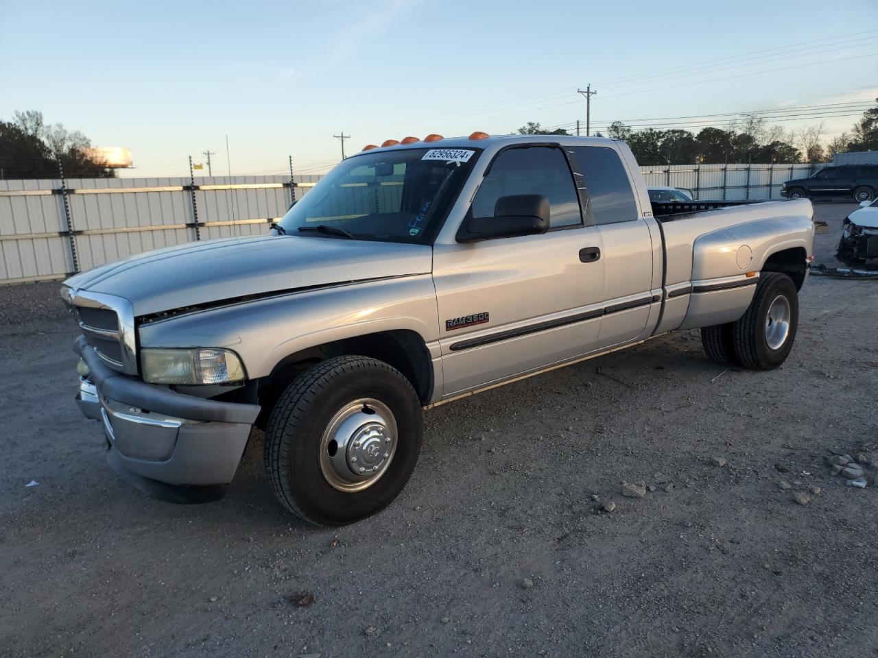 1999 Dodge Ram 3500 VIN: 1B7MC3361XJ646338 Lot: 82956324