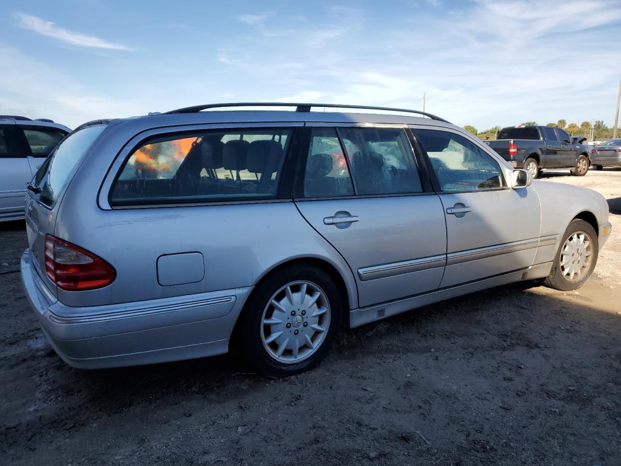 2000 Mercedes-Benz E 320 VIN: WDBJH65J2YB067490 Lot: 85840934