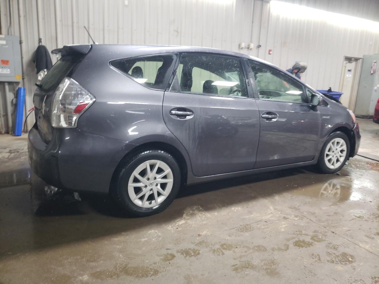 JTDZN3EU3EJ011906 2014 Toyota Prius V