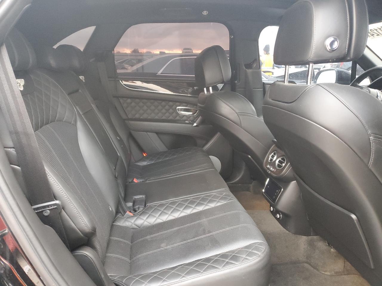 SJAAC2ZV0HC013798 2017 Bentley Bentayga