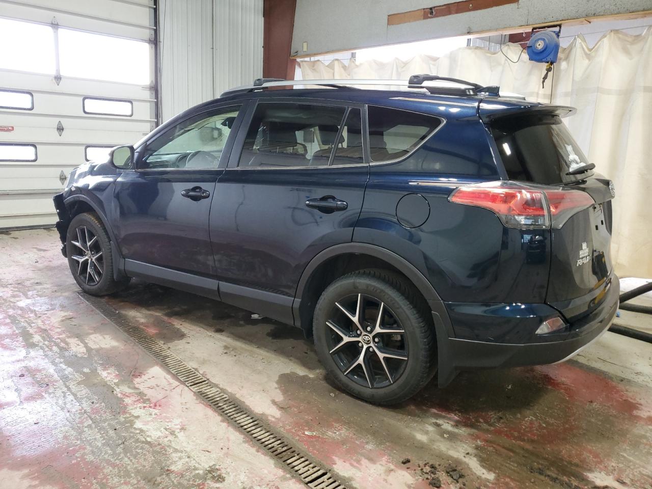 JTMJFREV5HJ715177 2017 Toyota Rav4 Se