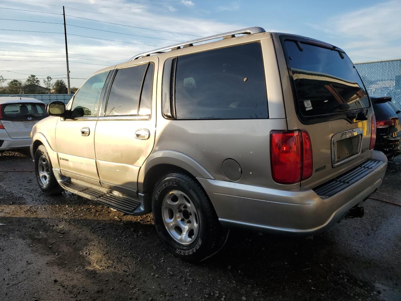 5LMEU27R32LJ00078 2002 Lincoln Navigator