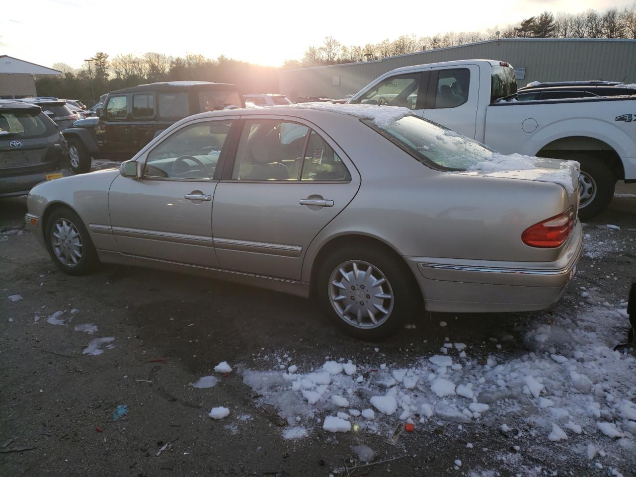 2000 Mercedes-Benz E 320 VIN: WDBJF65J5YB022422 Lot: 83556124