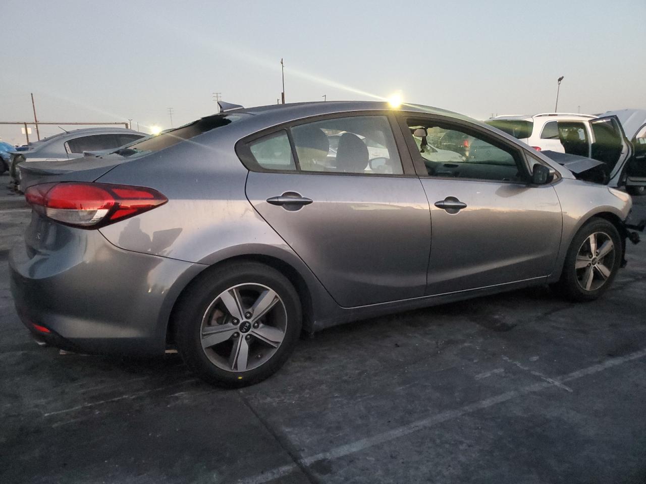 3KPFL4A74JE175591 2018 Kia Forte Lx