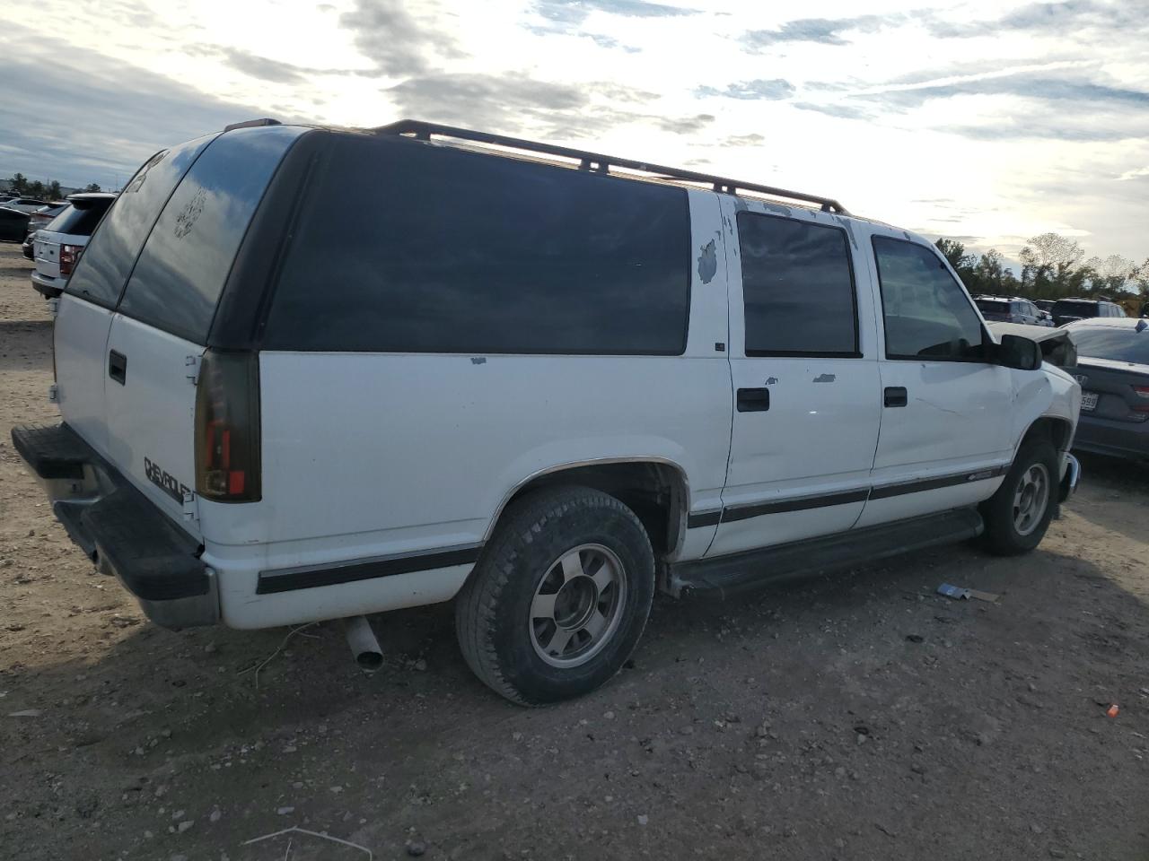 1997 Chevrolet Suburban C1500 VIN: 3GNEC16R1VG134325 Lot: 83903264