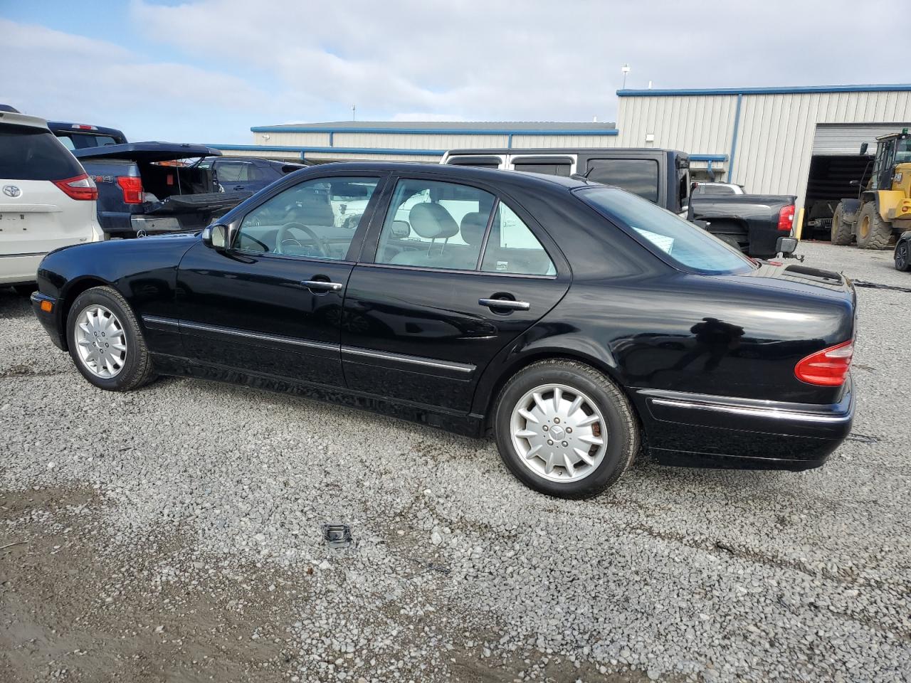 2000 Mercedes-Benz E 320 VIN: WDBJF65J6YB127633 Lot: 84900884