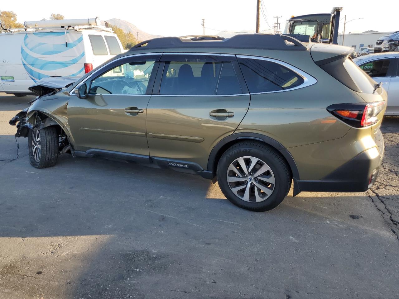 2020 Subaru Outback Premium VIN: 4S4BTAEC0L3135728 Lot: 82921144