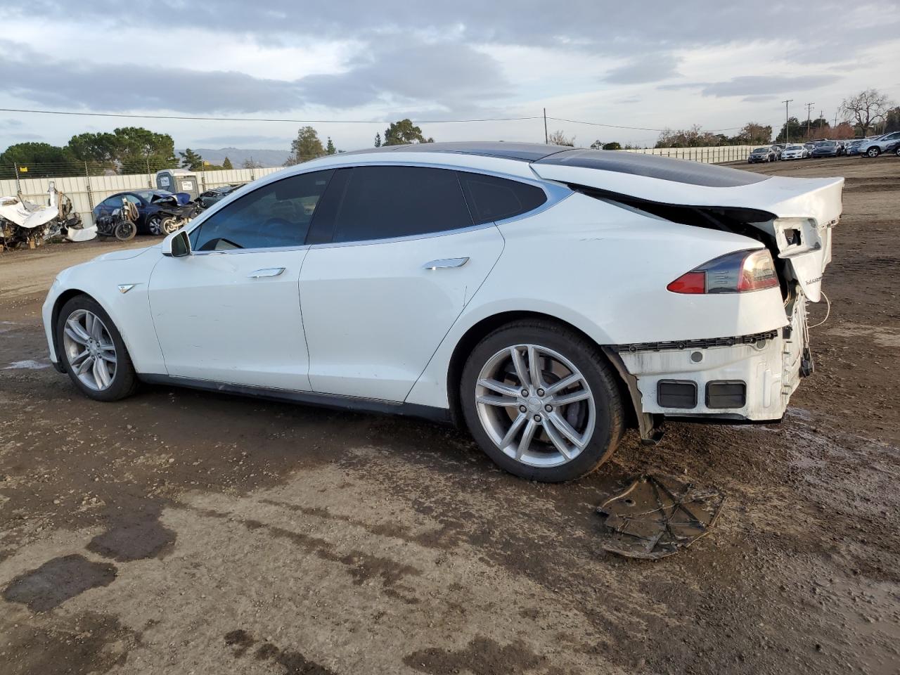 2013 Tesla Model S VIN: 5YJSA1AC3DFP10215 Lot: 86008044