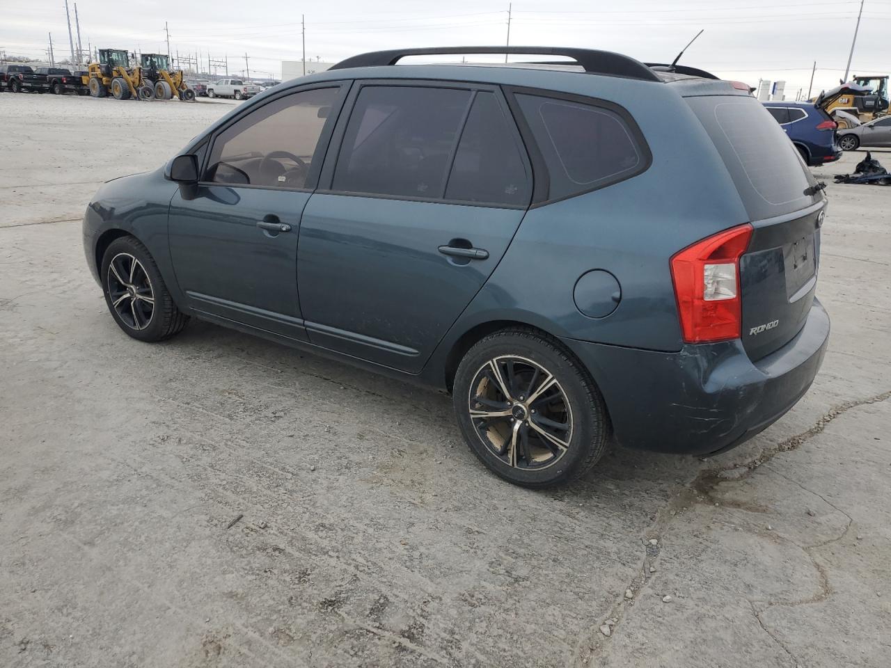 2009 Kia Rondo Base VIN: KNAFG528097246697 Lot: 84423224