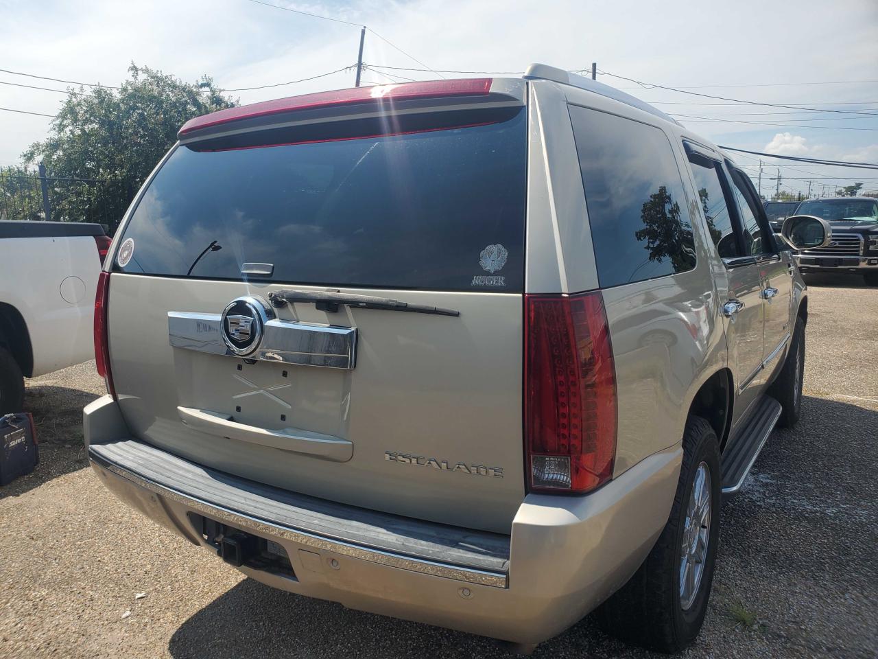 2008 Cadillac Escalade Luxury VIN: 1GYFK63878R115995 Lot: 87193674