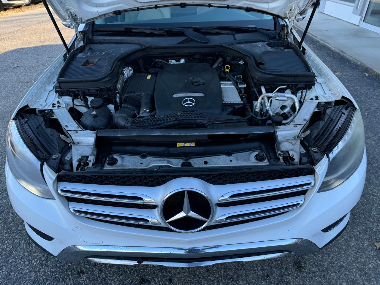 WDC0G4JB9HF194825 2017 Mercedes-Benz Glc 300