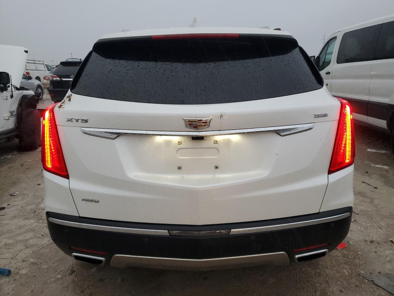 2017 Cadillac Xt5 Platinum VIN: 1GYKNFRS5HZ110996 Lot: 85956984