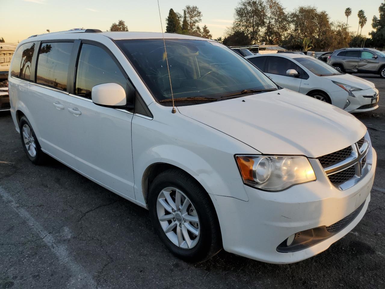 2018 Dodge Grand Caravan Sxt VIN: 2C4RDGCGXJR325582 Lot: 85973084