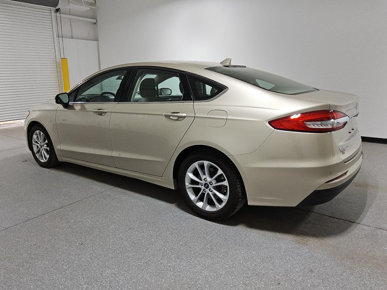 3FA6P0H74KR271563 2019 Ford Fusion Se