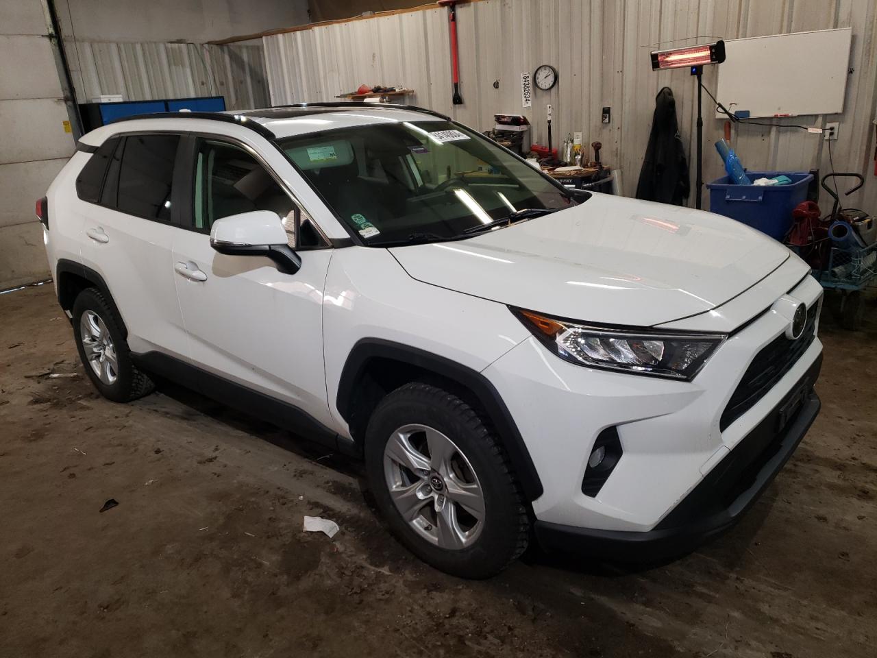 JTMP1RFV5KD507040 2019 Toyota Rav4 Xle