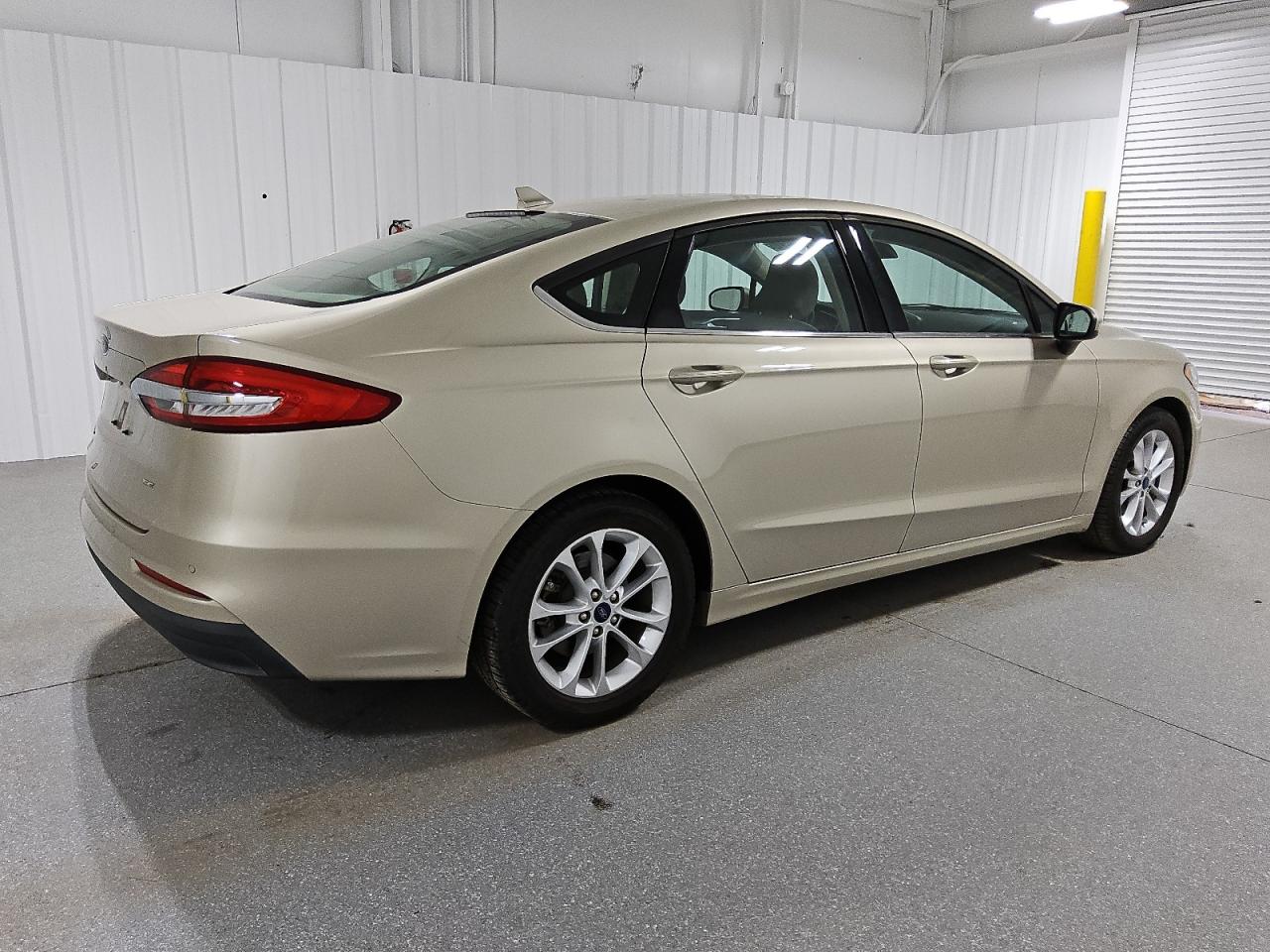 3FA6P0H74KR271563 2019 Ford Fusion Se