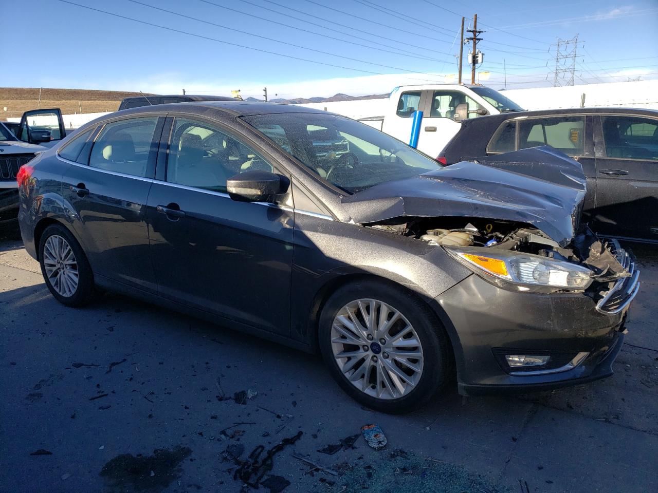 1FADP3J27JL261064 2018 Ford Focus Titanium