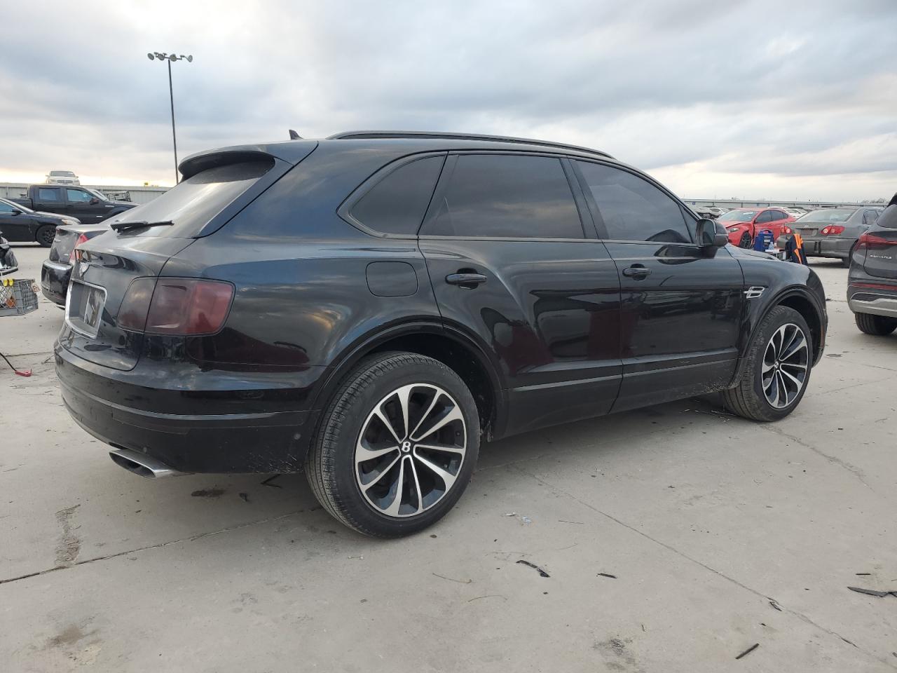 SJAAC2ZV0HC013798 2017 Bentley Bentayga