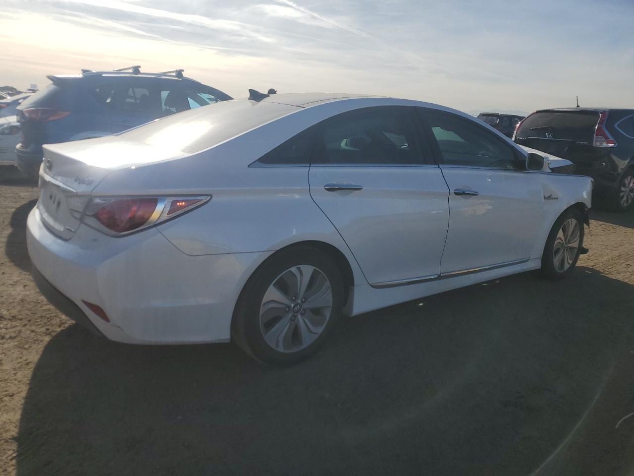 2015 Hyundai Sonata Hybrid VIN: KMHEC4A48FA119113 Lot: 84560554