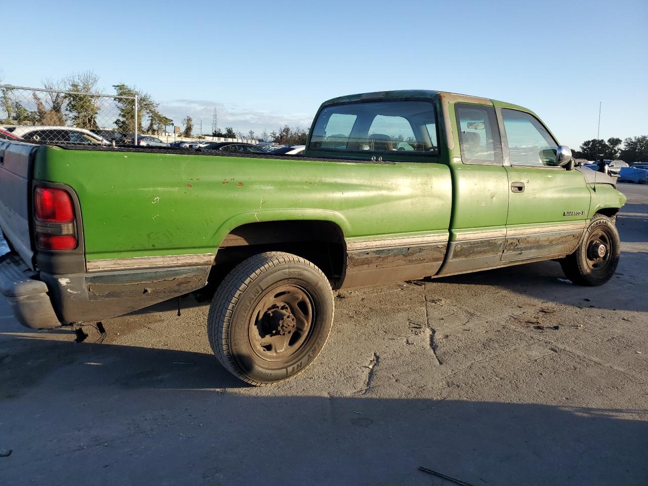 1995 Dodge Ram 2500 VIN: 3B7KC23Z1SM165755 Lot: 84926024