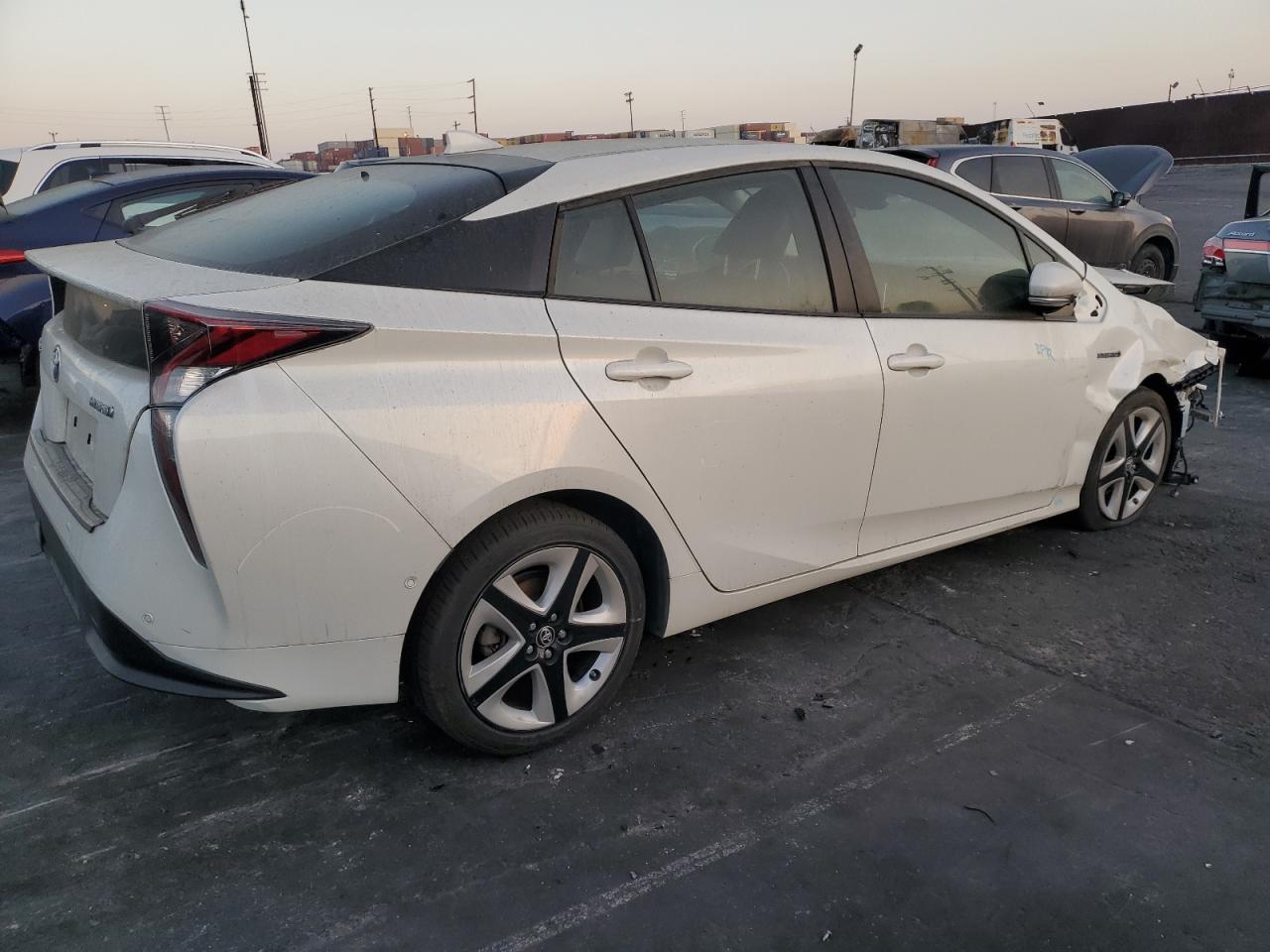 JTDKARFU5H3048429 2017 Toyota Prius