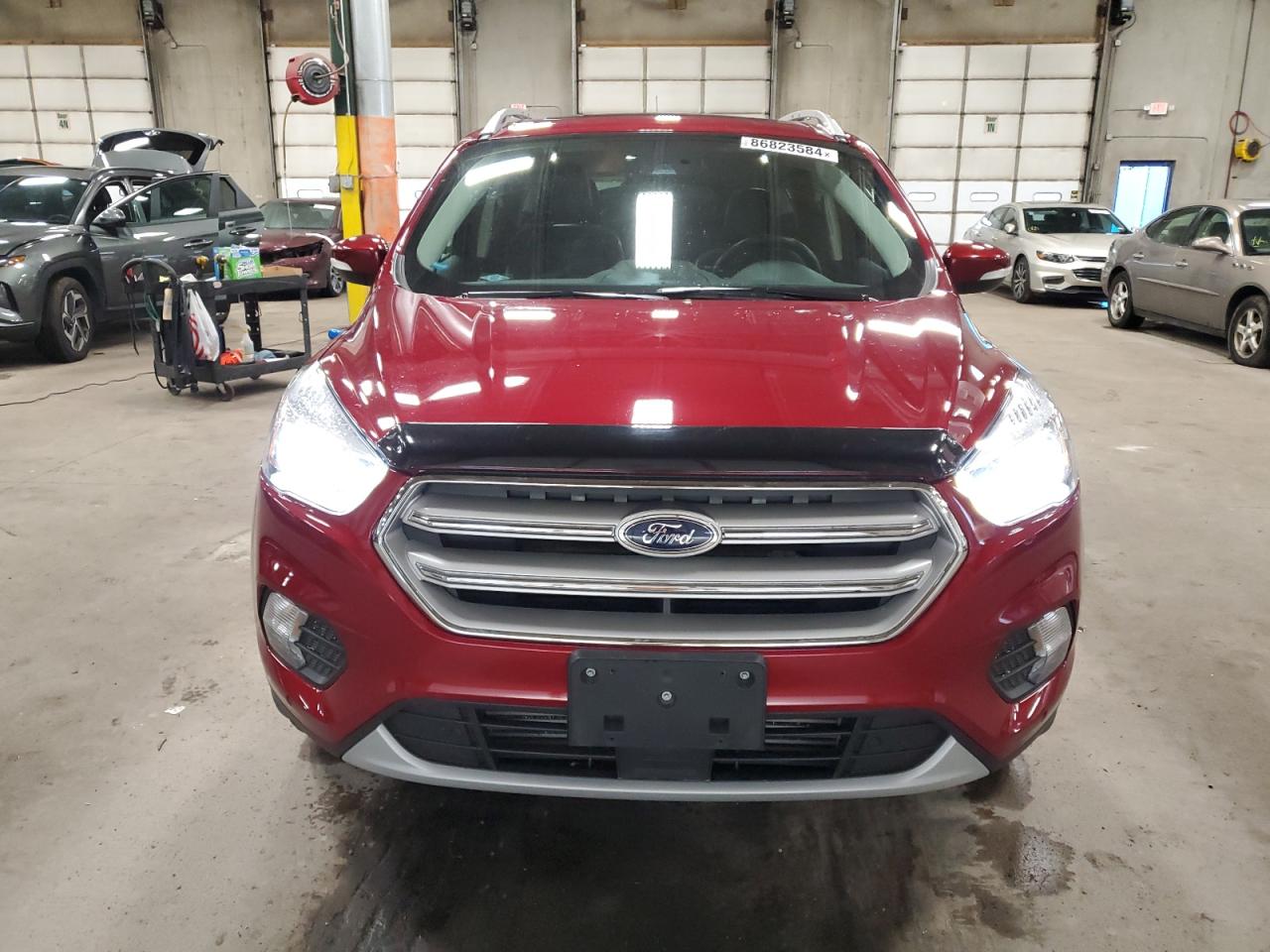 1FMCU9J94JUC60085 2018 Ford Escape Titanium