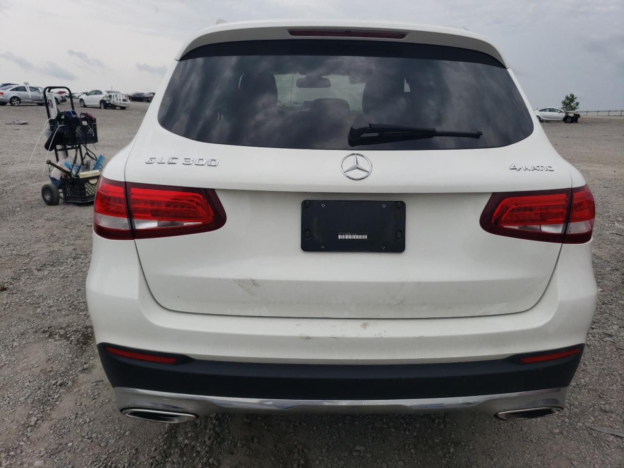 WDC0G4KB8HF155447 2017 Mercedes-Benz Glc 300 4Matic