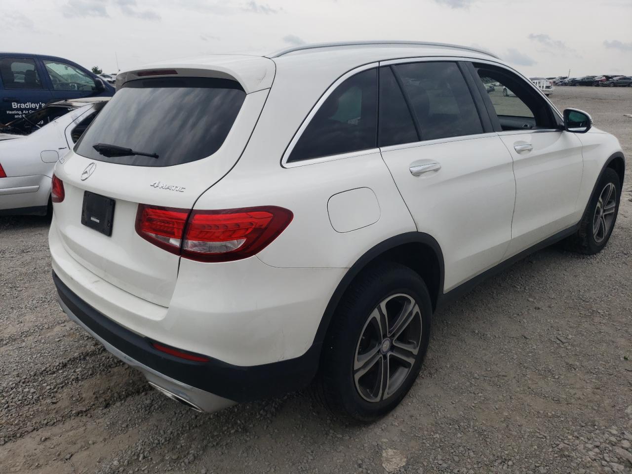 WDC0G4KB8HF155447 2017 Mercedes-Benz Glc 300 4Matic