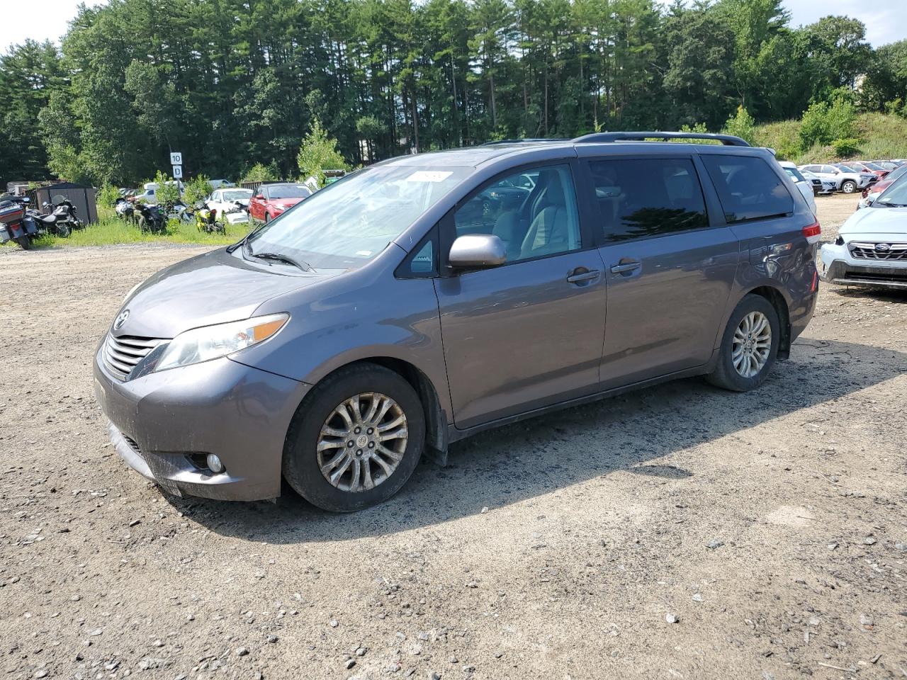 5TDYK3DC8CS188870 2012 Toyota Sienna Xle