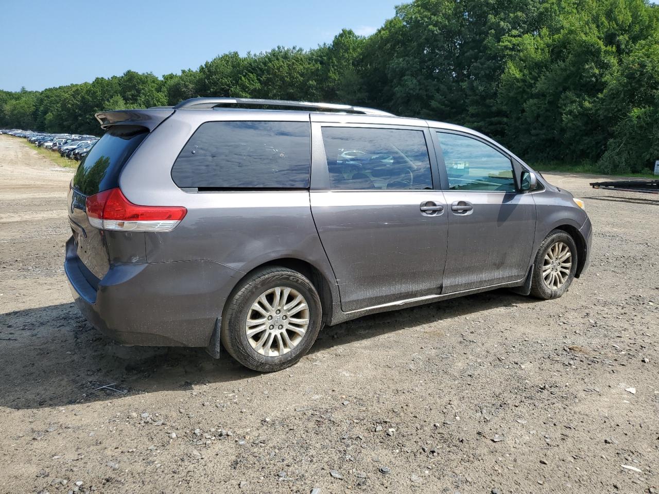 5TDYK3DC8CS188870 2012 Toyota Sienna Xle