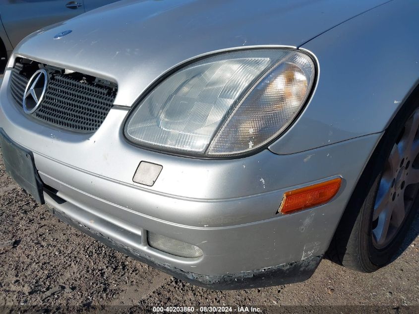 2000 Mercedes-Benz Slk 230 Kompressor VIN: WDBKK47F2YF160635 Lot: 40203860