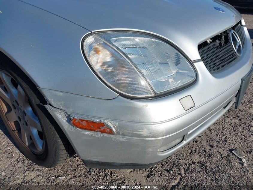 2000 Mercedes-Benz Slk 230 Kompressor VIN: WDBKK47F2YF160635 Lot: 40203860