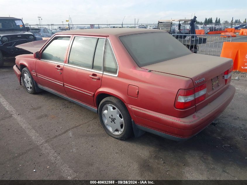 1998 Volvo S90 VIN: YV1KS9605W1125605 Lot: 40432387