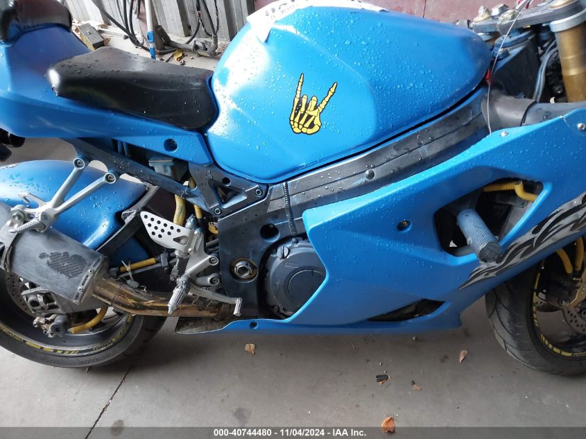 2004 Suzuki Gsx-R1000 VIN: JS1GT75A142104193 Lot: 40744480