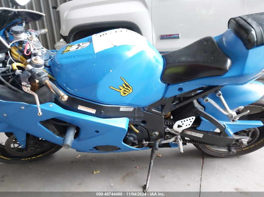 2004 Suzuki Gsx-R1000 VIN: JS1GT75A142104193 Lot: 40744480