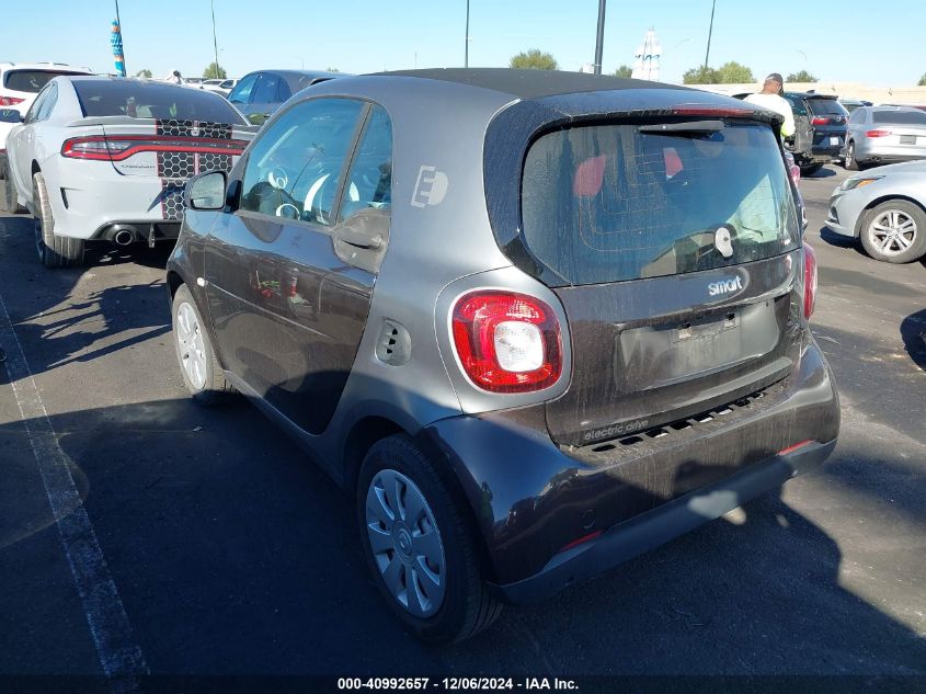 2018 Smart Fortwo Electric Drive Passion/Prime/Pure VIN: WMEFJ9BA1JK262215 Lot: 40992657